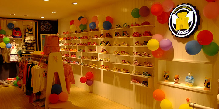 特步童装加盟店面图