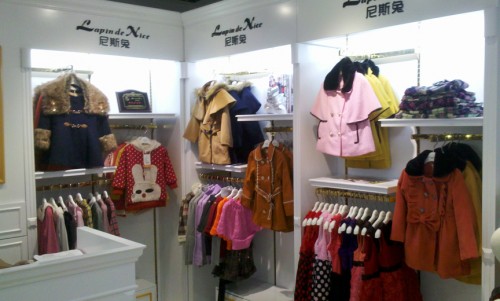 尼斯兔童装店铺展示