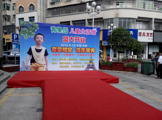 尼斯兔童装店铺展示