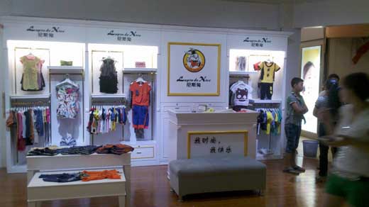 尼斯兔童装店铺展示