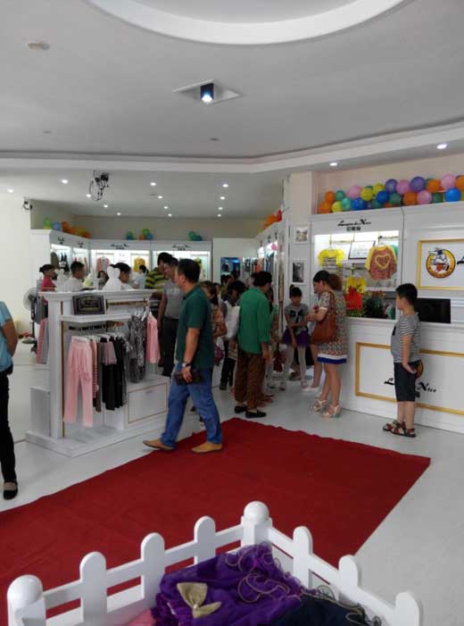 尼斯兔童装店铺展示