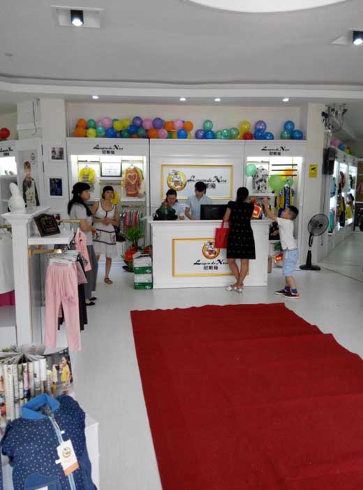 尼斯兔童装店铺展示