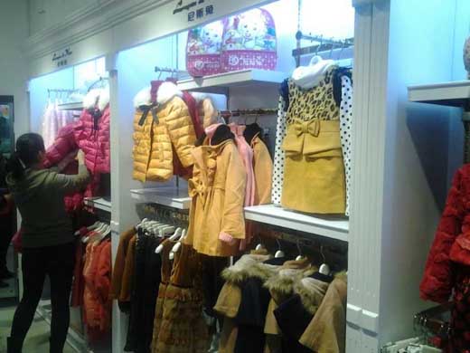 尼斯兔童装店铺展示