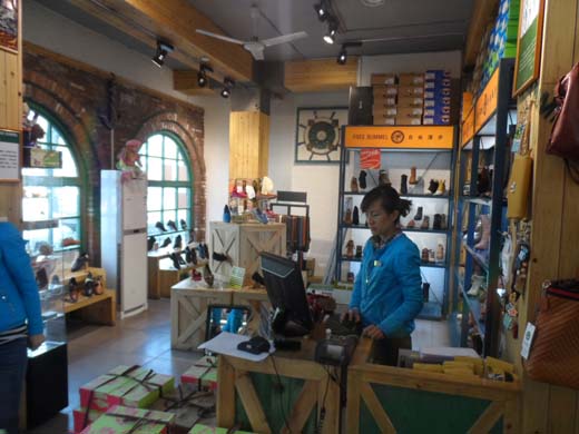 自由漫步实体店风采