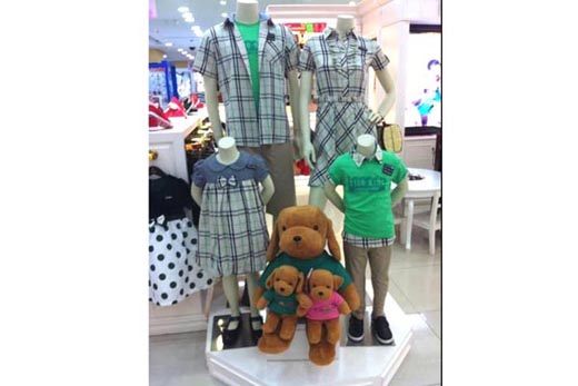 T100亲子装店面形象展示