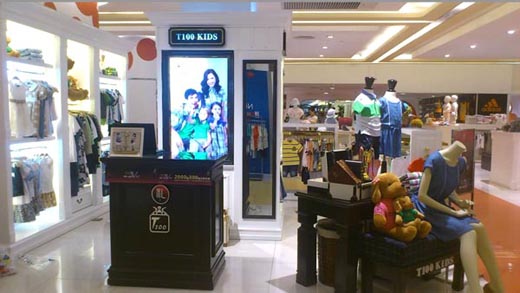 T100亲子装店面形象展示