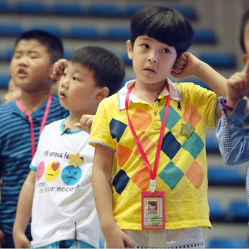 艾莱依NICKIE尼可童装携手《一年级》传递温暖