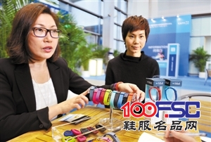 本届高交会首次为智能可穿戴设备设立专区。图为FIT BIT时尚智能手环。