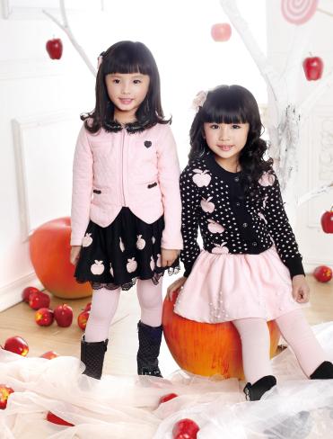 蒂衣爱苹果图案针织衫