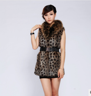 妮多丽雅 新款草兔本色印豹纹黑点外套