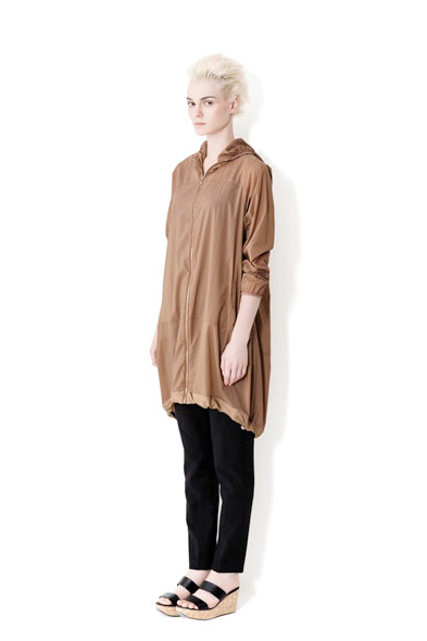 柯妮丝麗暖色带帽秋冬上装新款上市