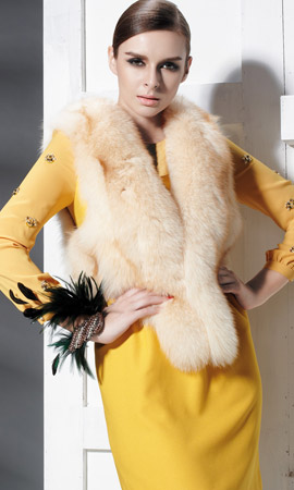 卡特丽时尚女装黄色皮皮草毛领长款呢大衣新款