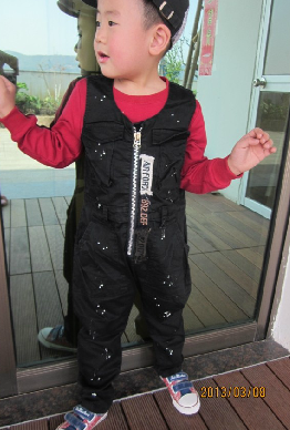 爱宝屋2013男女中大儿童牛仔背带裤 前部拉练开襟