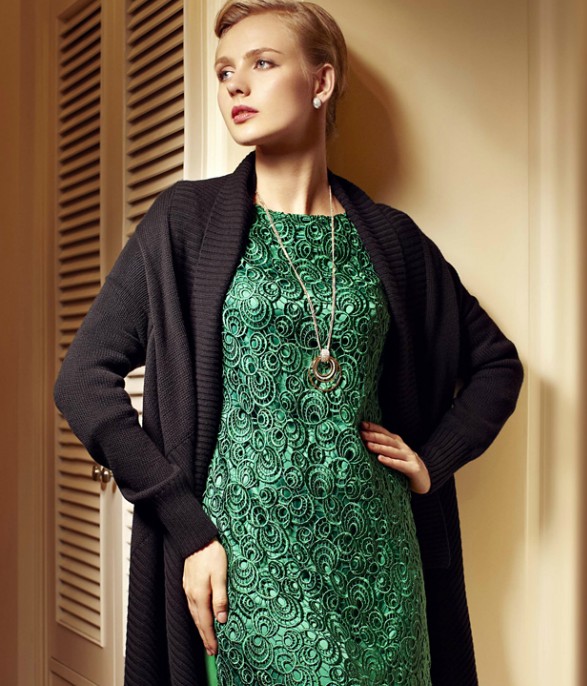 玛莉梦娜绿色秋冬雕花连衣裙时尚女装新款上市