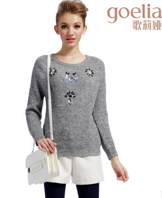 歌莉娅2013冬甜美日系钉珠圆领长袖套头毛衣