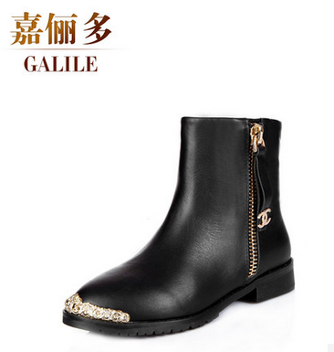 嘉俪多2013欧美新款金属尖头双拉链全皮中跟马丁