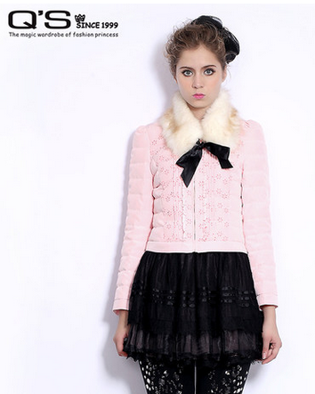 QS秸熙女装2013冬装新款 圆领镂空烧花木耳边泡泡