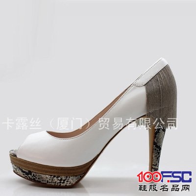 卡露丝超高跟鱼嘴流珠带防水台单鞋