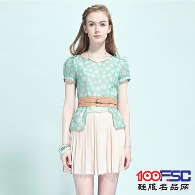 亮绿复古圆领波点连衣裙