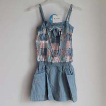 海飞鹤夏装新款女童薄款牛仔吊带碎花连衣裙