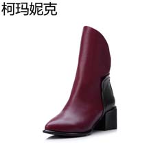 柯玛妮克/Komanic 冬季新款尖头真皮女靴 休闲粗高跟中筒靴