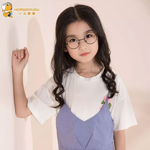 夏天穿衣有讲究 小马嘟嘟让你潮起来！