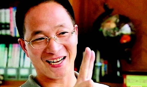 有一次,因为出口日本的吸管在日本抽检时发现了一根头发,楼仲平决定就地销毁6个集装箱的吸管,还额外支付了17000美元销毁费,国内这边则把未出港的两个集装箱运回生产地,当着所有员工的面一把火烧掉。