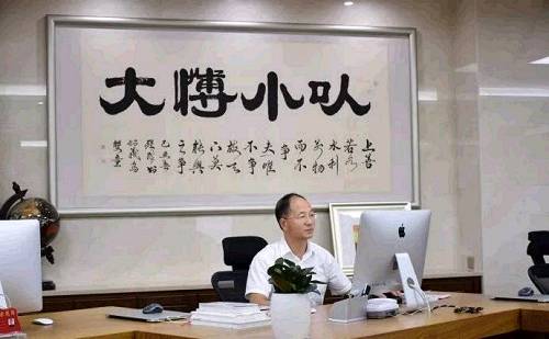 1995年,楼仲平开始接触电脑,不是为公司装门面,而是从打字开始系统学习。