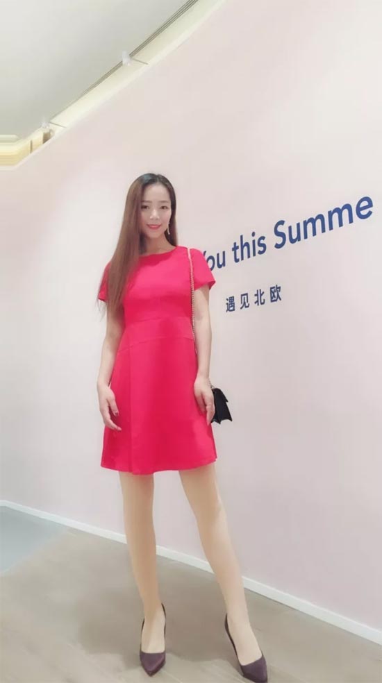 Diface丹菲诗女装：夏日穿红色才最凉快！