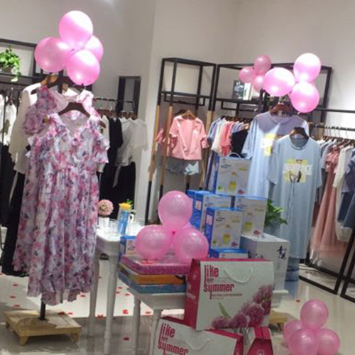 热烈祝贺甘肃武威UEM优衣美女装新店开业大吉！