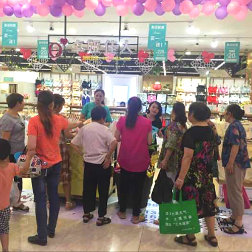 四川成都联合一百店7月5日隆重开业,现场人气爆棚! 四川成都联合一百店7月5日隆重开业,现场人气爆棚!