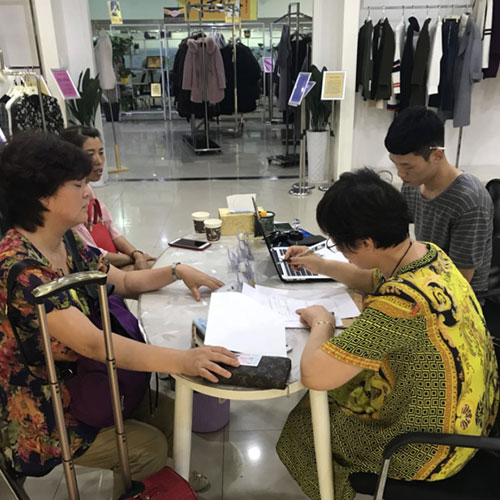  恭喜江苏盐城张女士成功加盟阿莱贝琳女装！