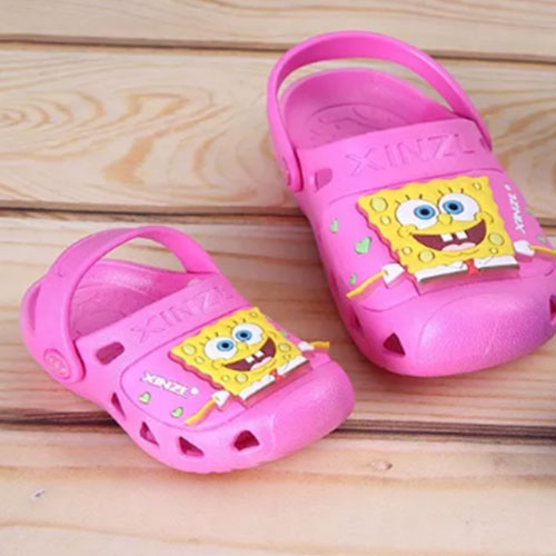 幼儿穿洞洞鞋的危害大