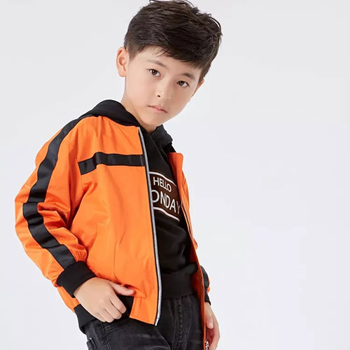 贝贝依依都市少年玩转早秋时尚，为青春呐喊