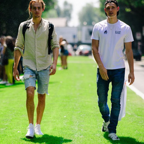 T恤+牛仔裤，男生入秋这样穿才帅气