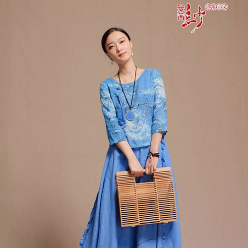 曼茜纱女装2018秋装新品上市——蝴蝶兰