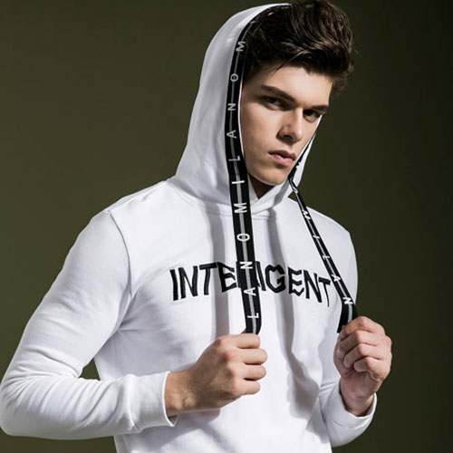 从去年火到现在的卫衣！莎斯莱思时尚男装 既休闲又潮流