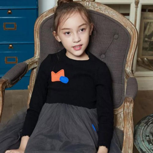小艾莱依童装玩转秋冬流行配色，让毛衫也能穿出独特气质