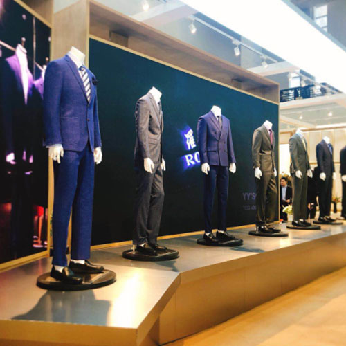 “国服”罗蒙强势登陆宁波服装节 上演超时空对话