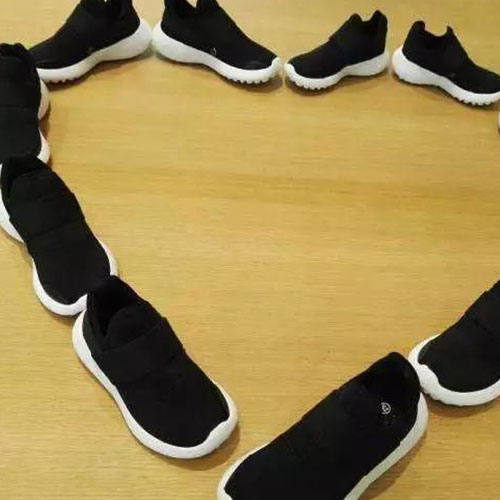 这只鞋底的重量相当于一双袜子?