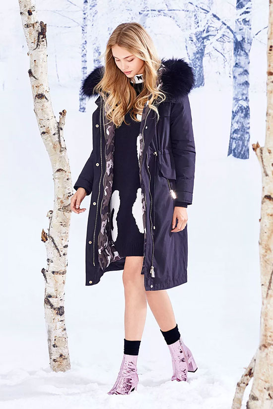 十八淑女坊<a href='http://news.china-ef.com/list-83-1.html'  style='text-decoration:underline;'  target='_blank'>品牌女装</a>带你解码深蓝 传说的高级蓝回归！