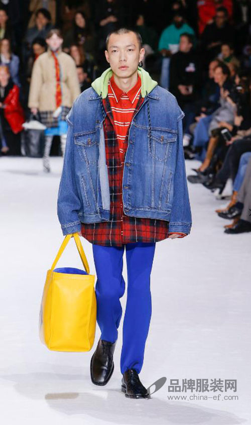 Balenciaga巴黎世家再陷抄袭门 新推布鞋值1万2引热议