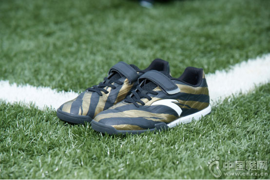 安踏儿童携手英超劲旅伯恩利 共同助力中国足球发展 安踏儿童携手英超劲旅伯恩利 共同助力中国足球发展