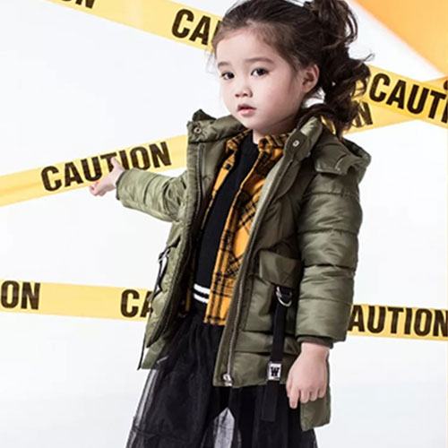 态熊 “熊”孩子不给糖吃就捣蛋!