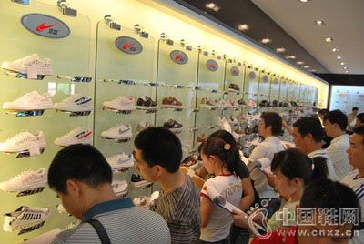 温州鞋PK国外鞋 “品字标浙江制造”比对给结果