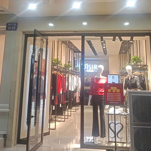 两店齐开 迪丝爱尔品牌女装为何受市场如此青睐！