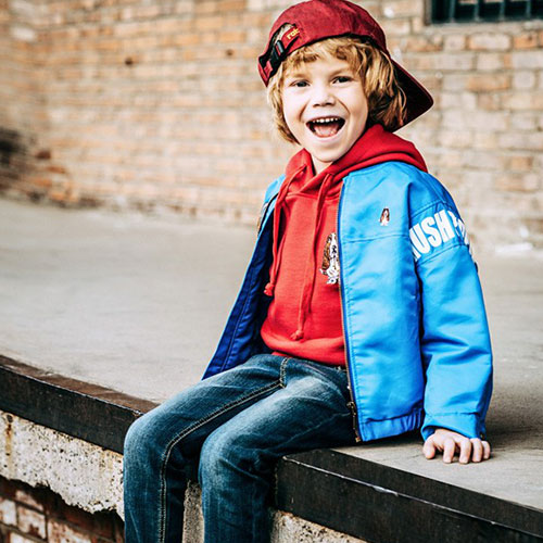 暇步士童装给孩子温暖休闲的冬日