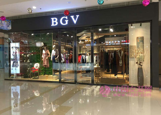 适合30岁以上的女装品牌有哪些?(图3) 适合30岁以上的女装品牌有哪些?(图3)