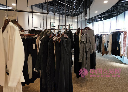 卖衣服技巧 如何“自卖自夸”?(图2) 卖衣服技巧 如何“自卖自夸”?(图2)