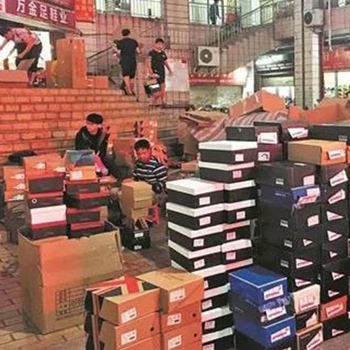 这里一条街做着全世界的鞋业生意